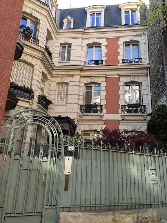 Bed & Breakfast 1 Square Du Docteur Blanche - Paris 16 Bed and Breakfast