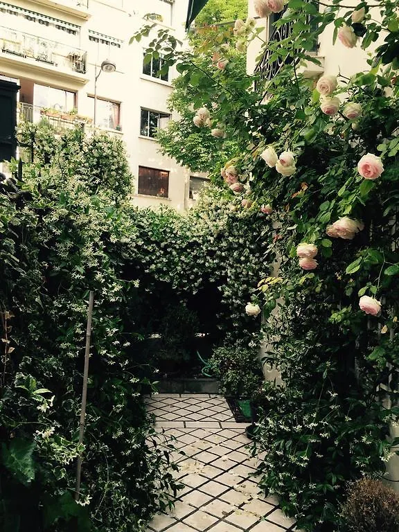 Bed & Breakfast 1 Square Du Docteur Blanche - Paris 16 Bed and Breakfast