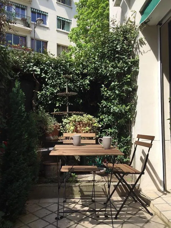 Bed & Breakfast 1 Square Du Docteur Blanche - Paris 16 Bed and Breakfast