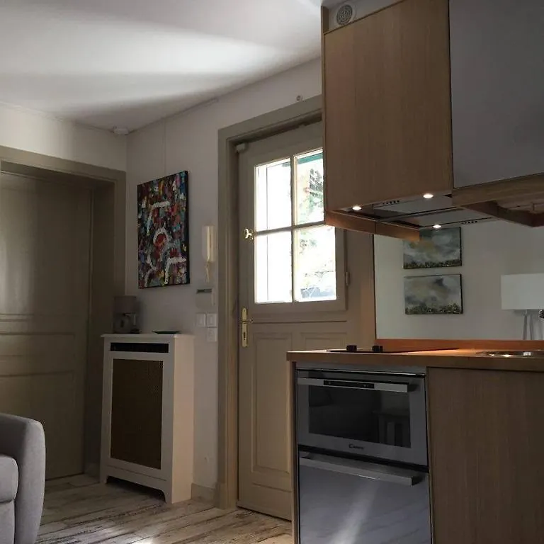 1 Square Du Docteur Blanche - Paris 16 Bed & Breakfast